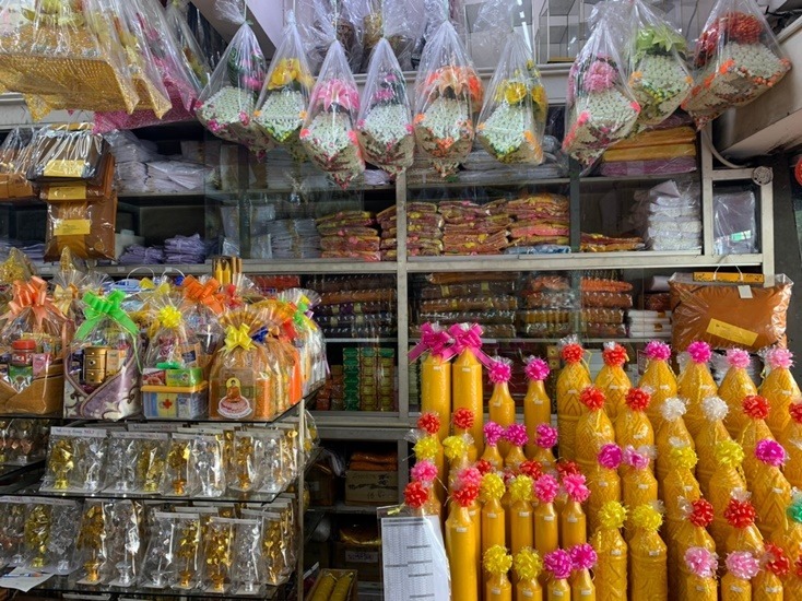 จำหน่ายของใช้ในพิธีศาสนาพุทธ